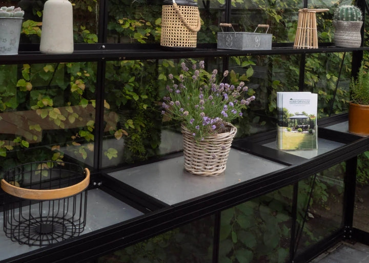 Optimer pladsen med de bedste hylder til dit drivhus