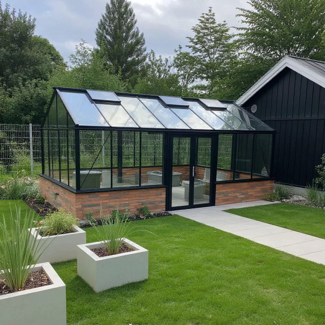 Et løft til haven med et orangeri på muret sokkel
